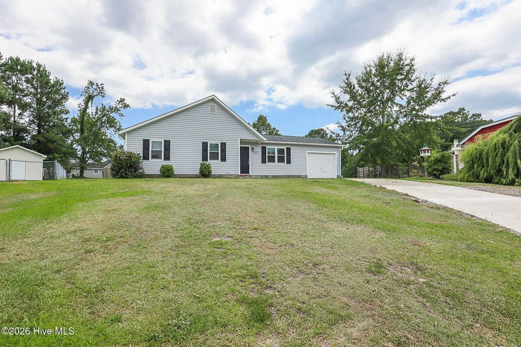 Photo of 1011 Ridgecrest Lane, Jacksonville, NC 28546 (MLS # 100577248)