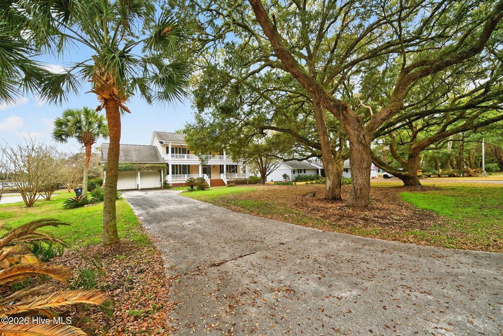 Photo of 6811 Roberta Road SW, Ocean Isle Beach, NC 28469 (MLS # 100559541)