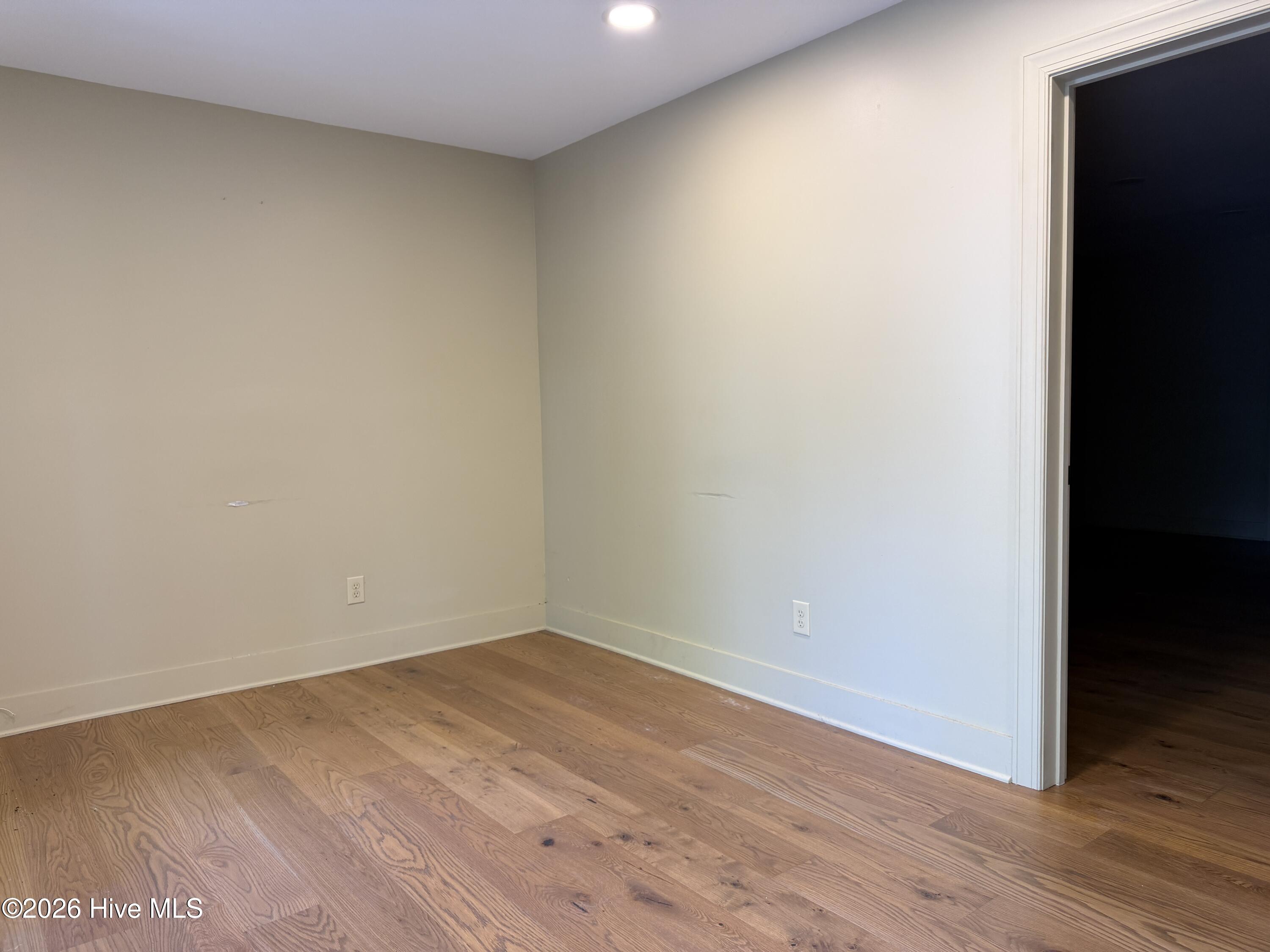 133 W Vermont Avenue Right Side Unit
