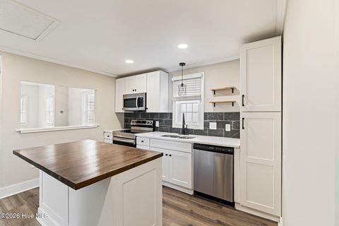 Tiny photo for 813 Walnut Street, Wilmington, NC 28401 (MLS # 100551383)