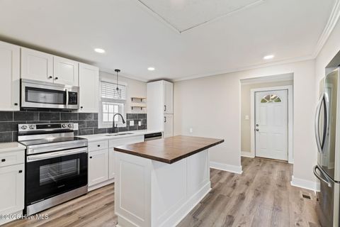 Tiny photo for 813 Walnut Street, Wilmington, NC 28401 (MLS # 100551383)