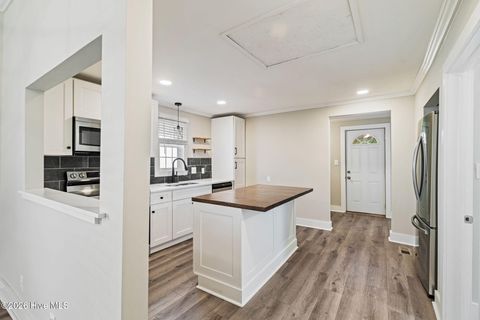 Tiny photo for 813 Walnut Street, Wilmington, NC 28401 (MLS # 100551383)