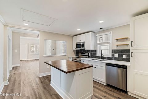 Tiny photo for 813 Walnut Street, Wilmington, NC 28401 (MLS # 100551383)