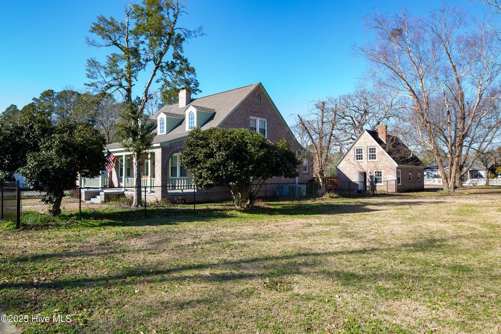Photo of 502 W Roseboro Street, Roseboro, NC 28382 (MLS # 100571358)
