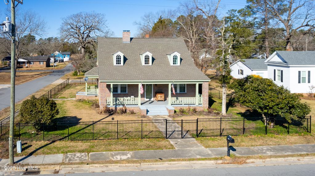 Photo of 502 W Roseboro Street, Roseboro, NC 28382 (MLS # 100571358)