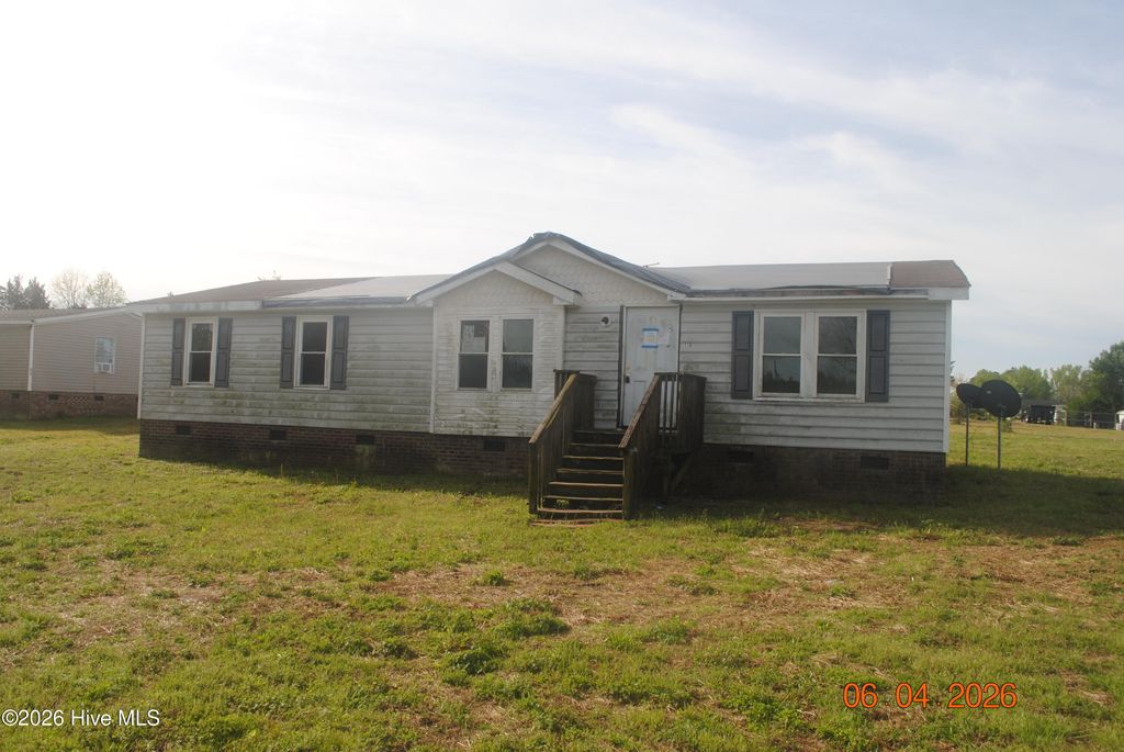 Photo of 116 Sayers Lane, Richlands, NC 28574 (MLS # 100565148)