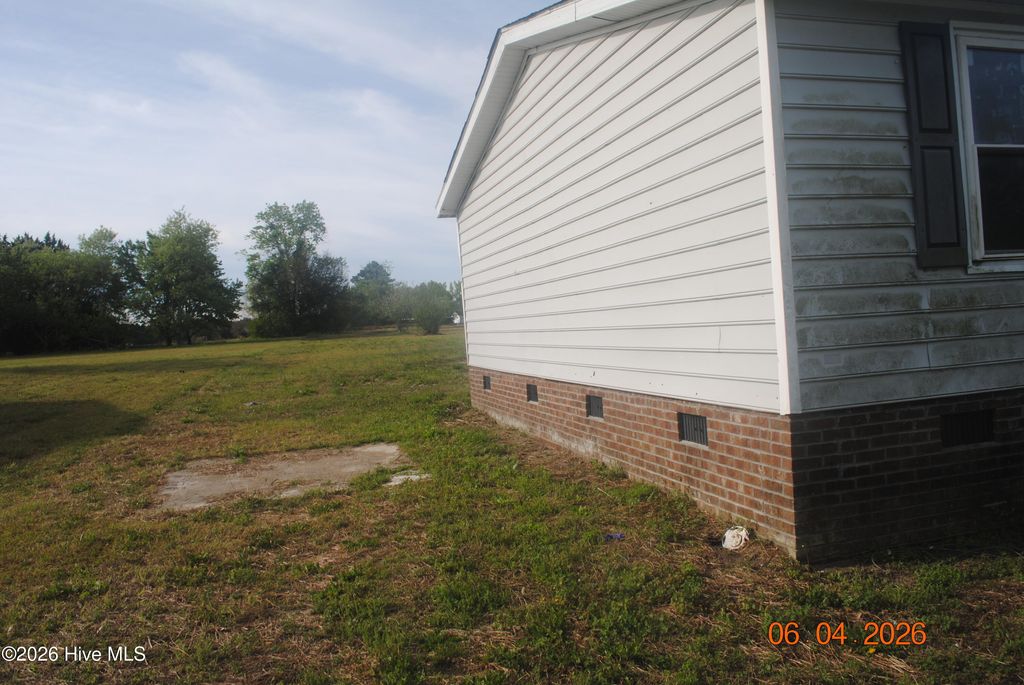 Photo of 116 Sayers Lane, Richlands, NC 28574 (MLS # 100565148)