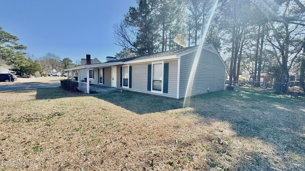 Photo of 1007 Brynn Marr Road, Jacksonville, NC 28546 (MLS # 100573986)