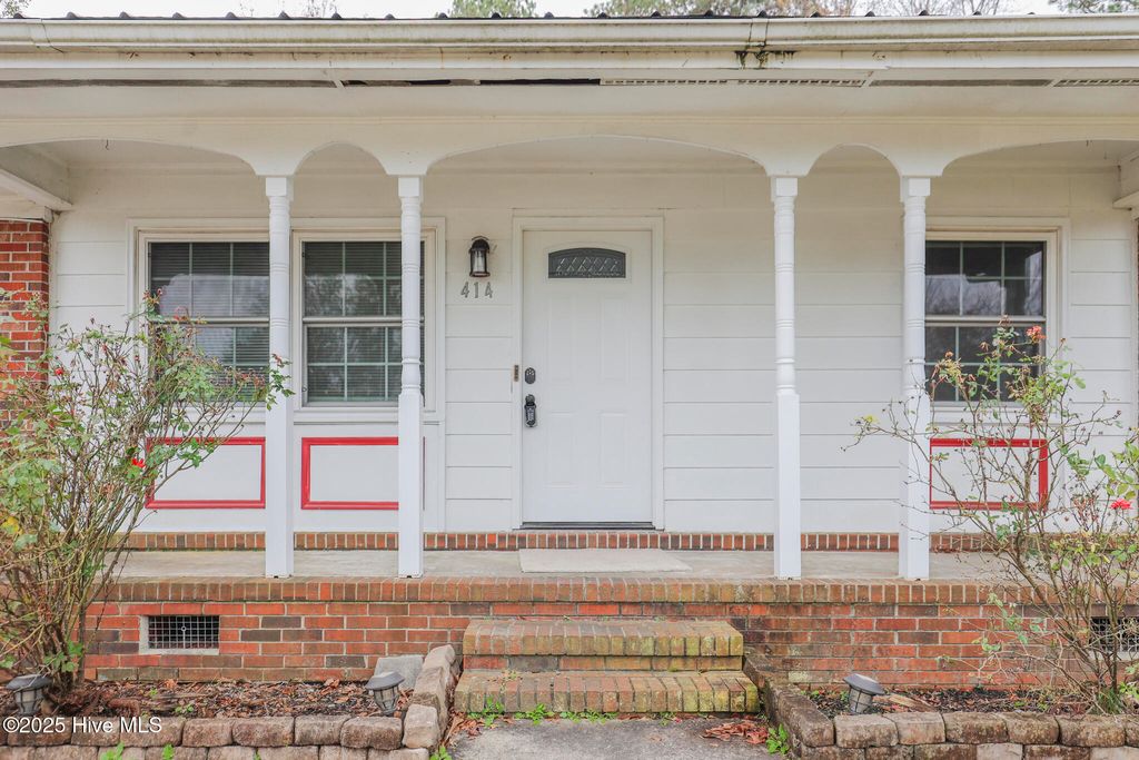 Photo of 414 Brynn Marr Road, Jacksonville, NC 28546 (MLS # 100546143)