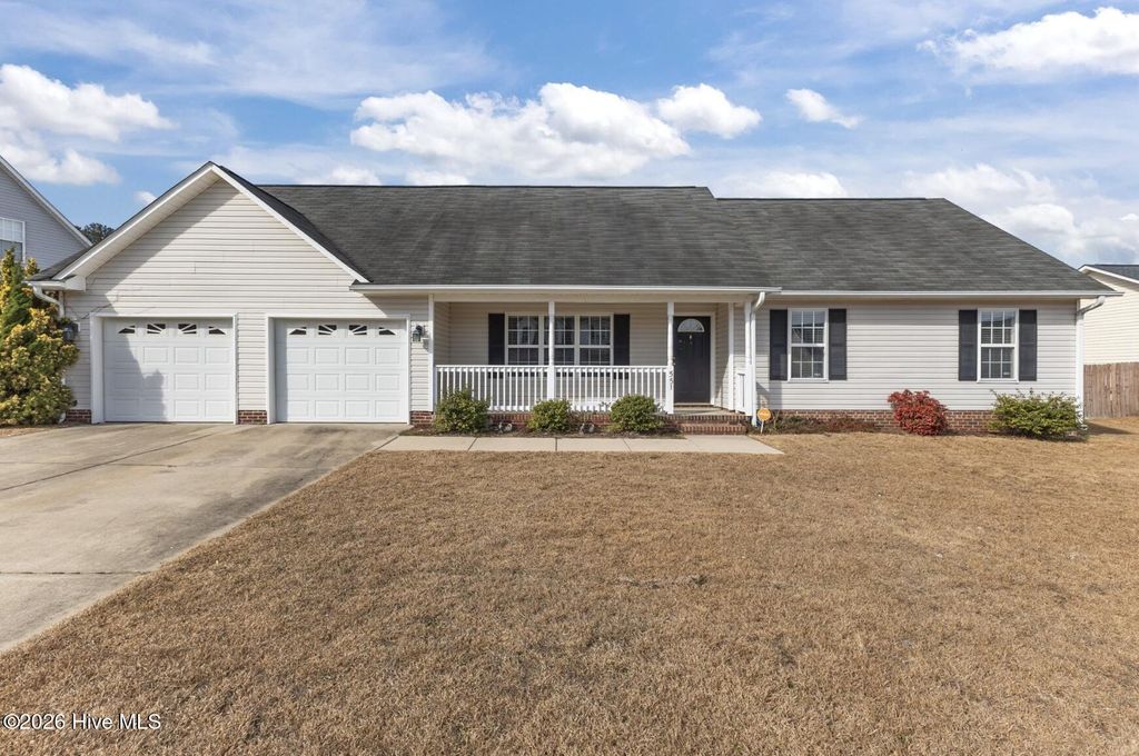 Photo of 5512 Ascent Drive, Hope Mills, NC 28348 (MLS # 100555382)