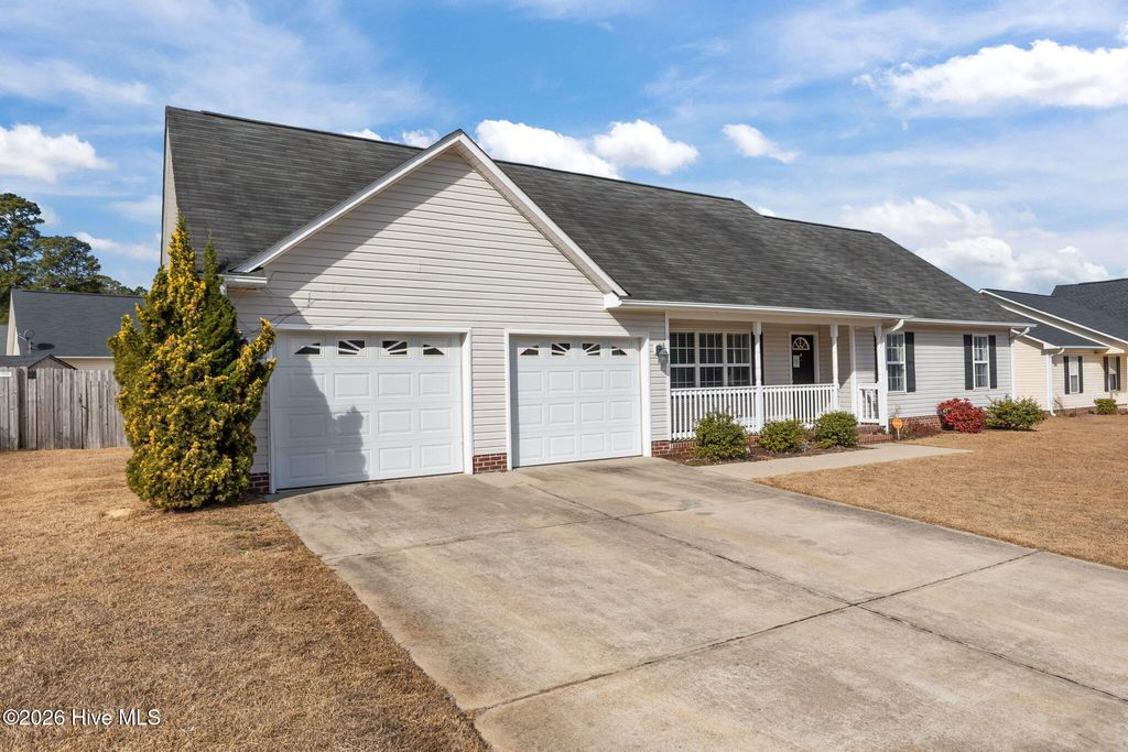Photo of 5512 Ascent Drive, Hope Mills, NC 28348 (MLS # 100555382)