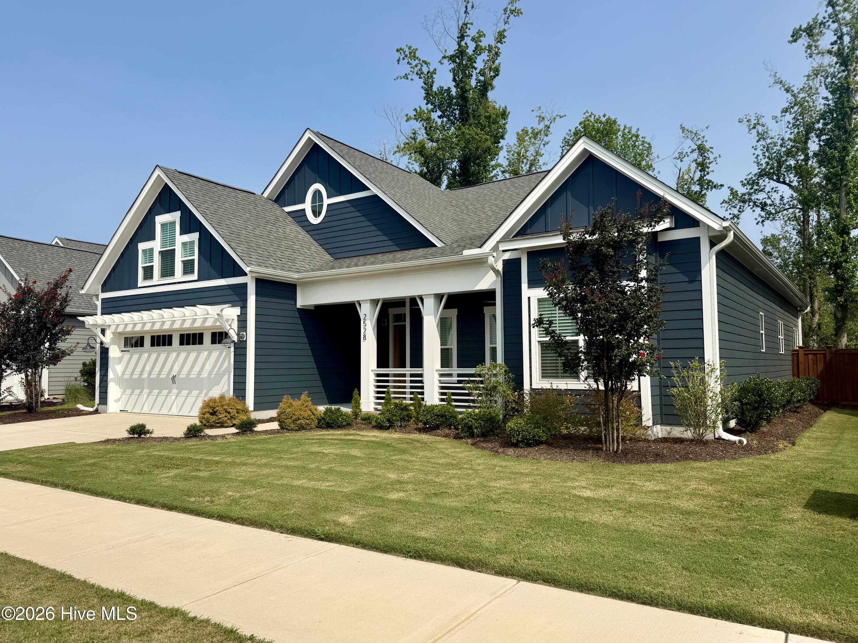 2528 Lakeside Circle