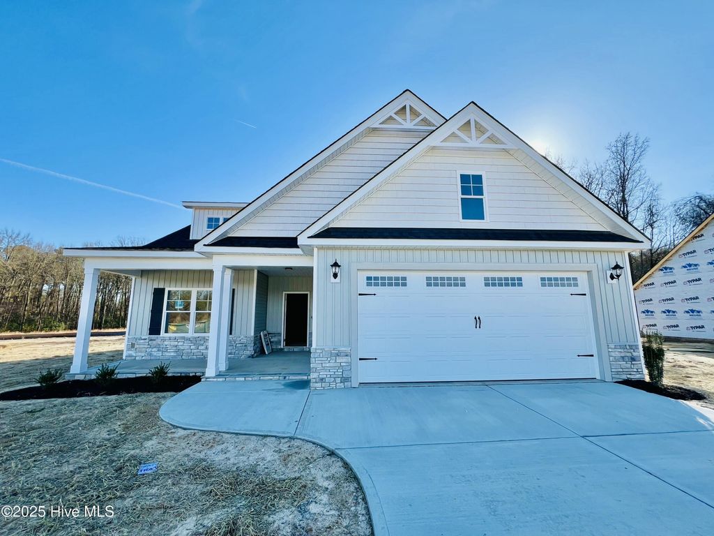 Photo of 402 Creeks Edge Drive, Pikeville, NC 27863 (MLS # 100535554)