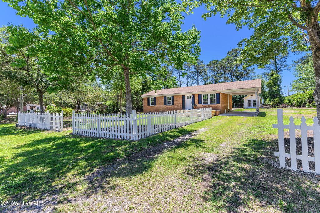 Photo of 150 Willetts Drive, Southport, NC 28461 (MLS # 100509381)
