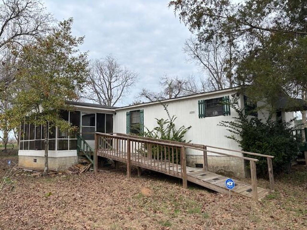 Photo of 391 Commerce Street, Crawfordville, GA 30631 (MLS # 553004)