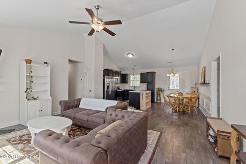 Tiny photo for 704 W Warner Court, Hubert, NC 28539 (MLS # 100563188)