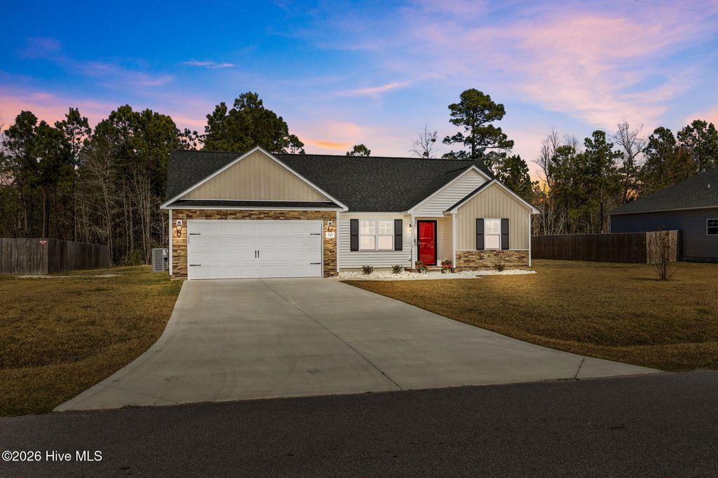 Photo of 704 W Warner Court, Hubert, NC 28539 (MLS # 100563188)