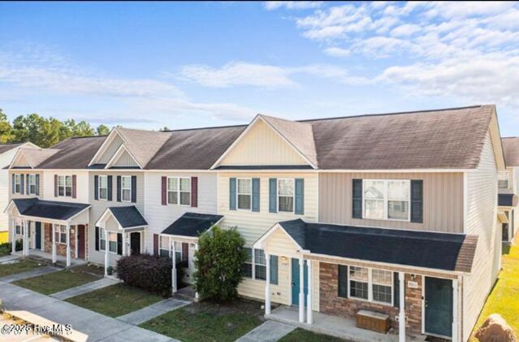 Photo of 7009 Banister Loop, Jacksonville, NC 28546 (MLS # 100546630)