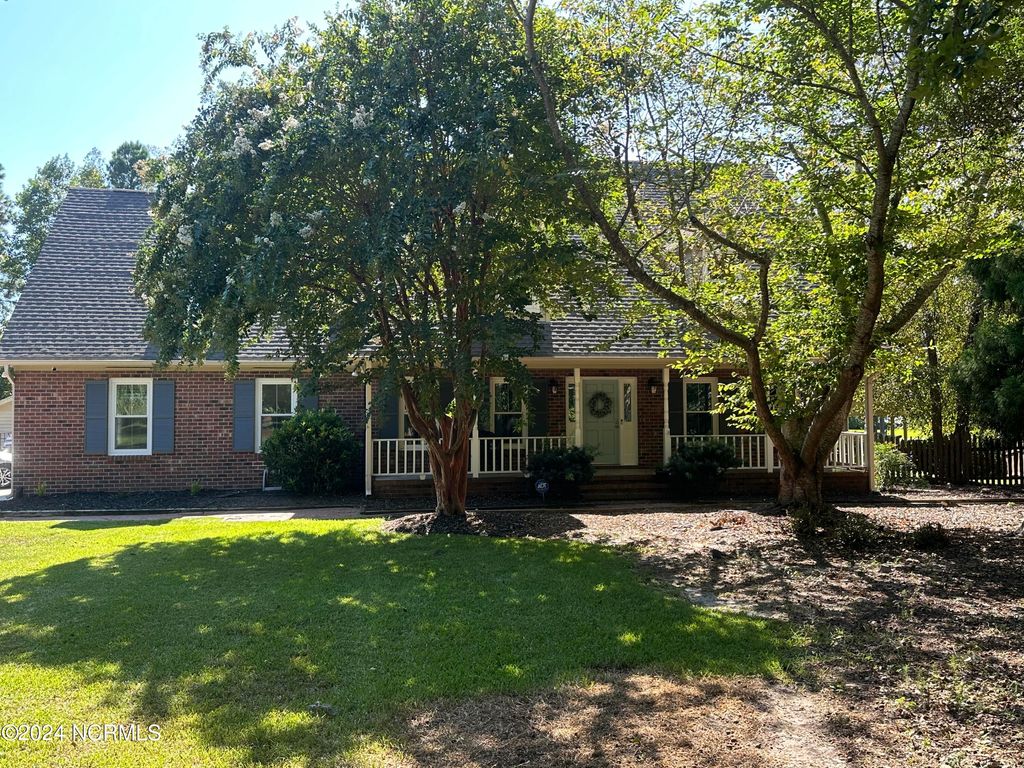 Photo of 444 E Creekview Drive, Hampstead, NC 28443 (MLS # 100463313)