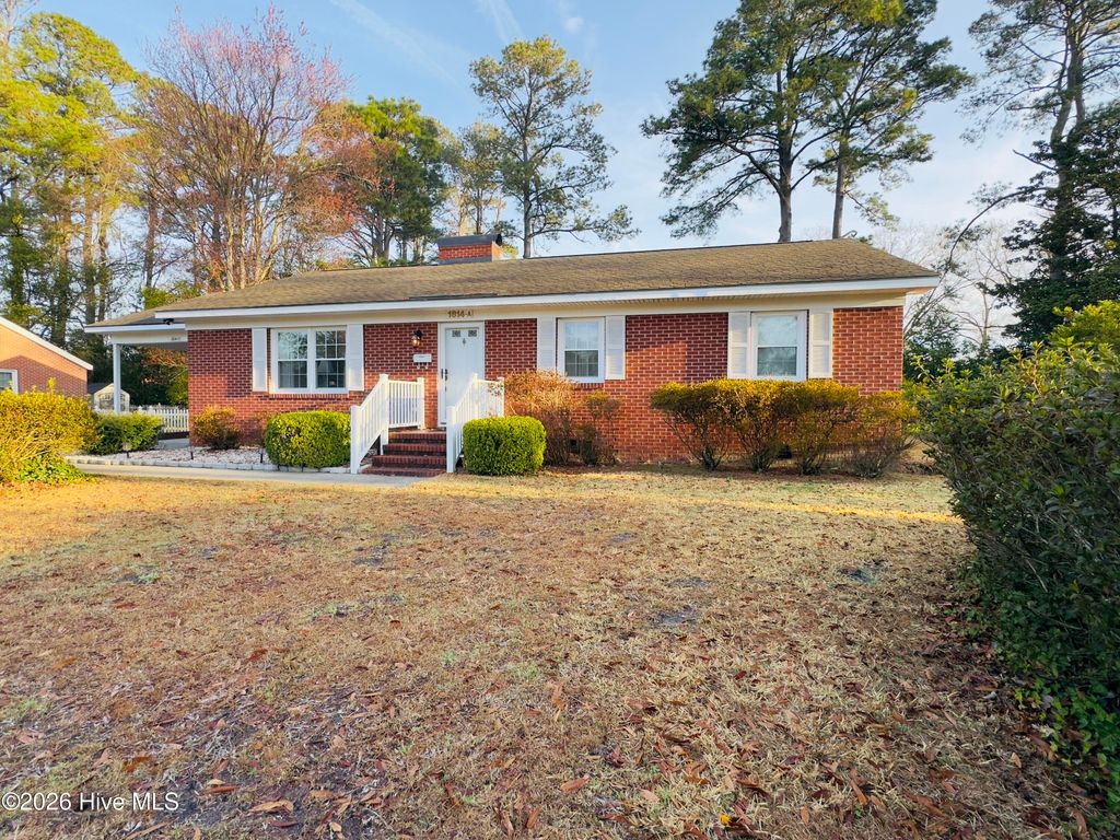 Photo of 1814 Tryon Road, New Bern, NC 28560 (MLS # 100558765)