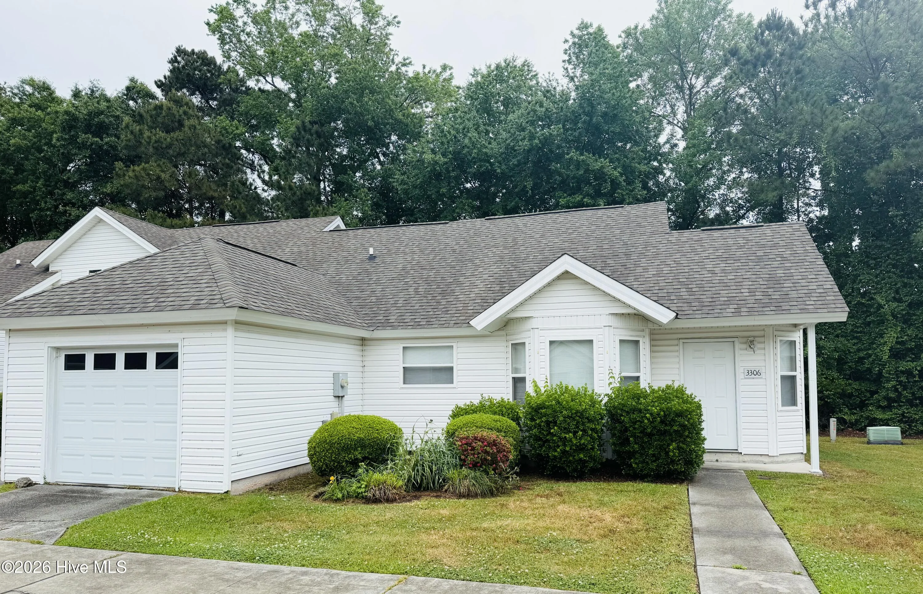 3306 Belmont Circle