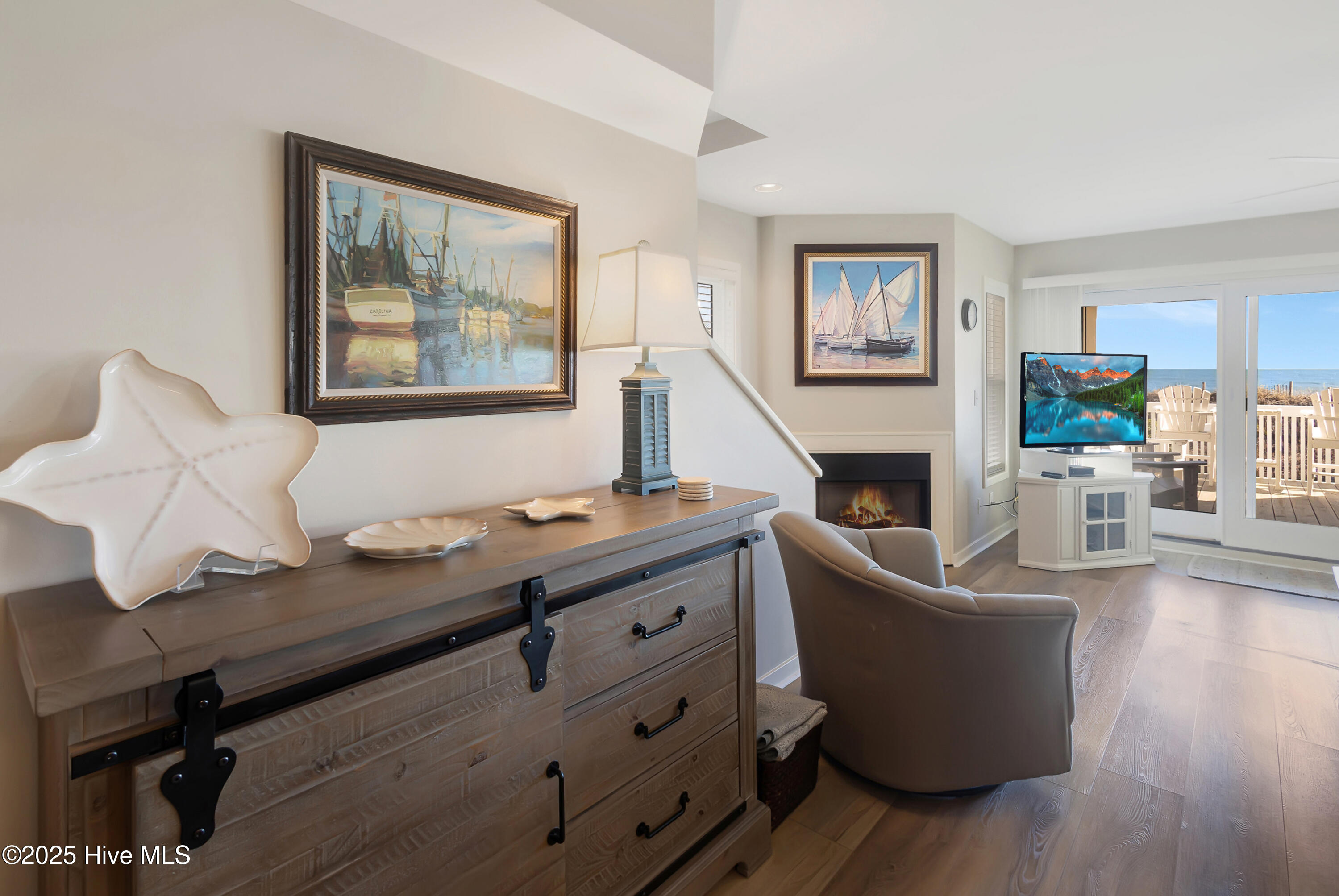 18 E Columbia Street A, (D)