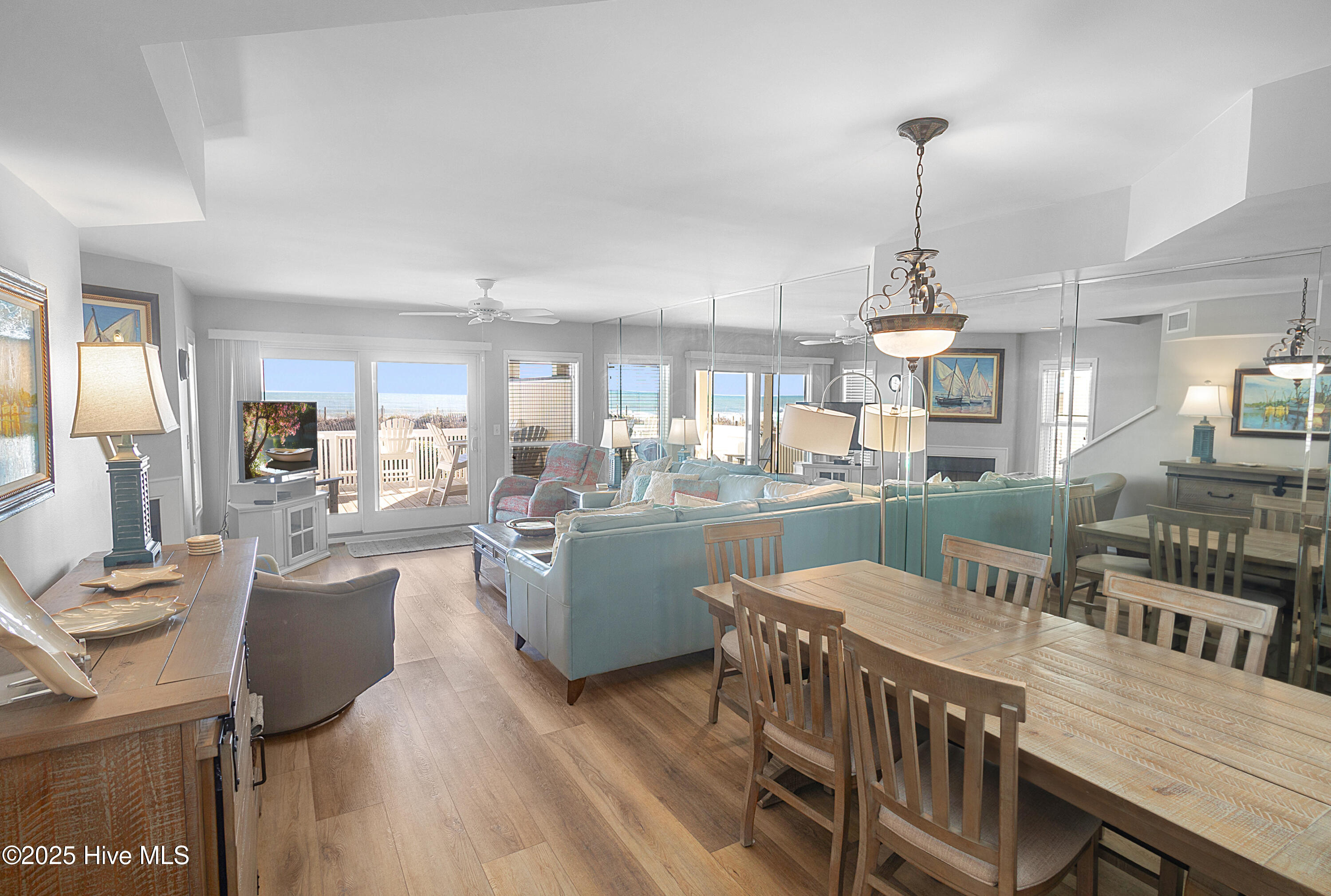 18 E Columbia Street A, (D)