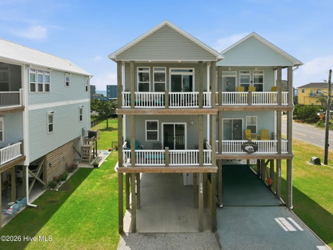 Townhouse For Sale - 124 Sea Gull Lane<br/> North Topsail Beach, NC 28460