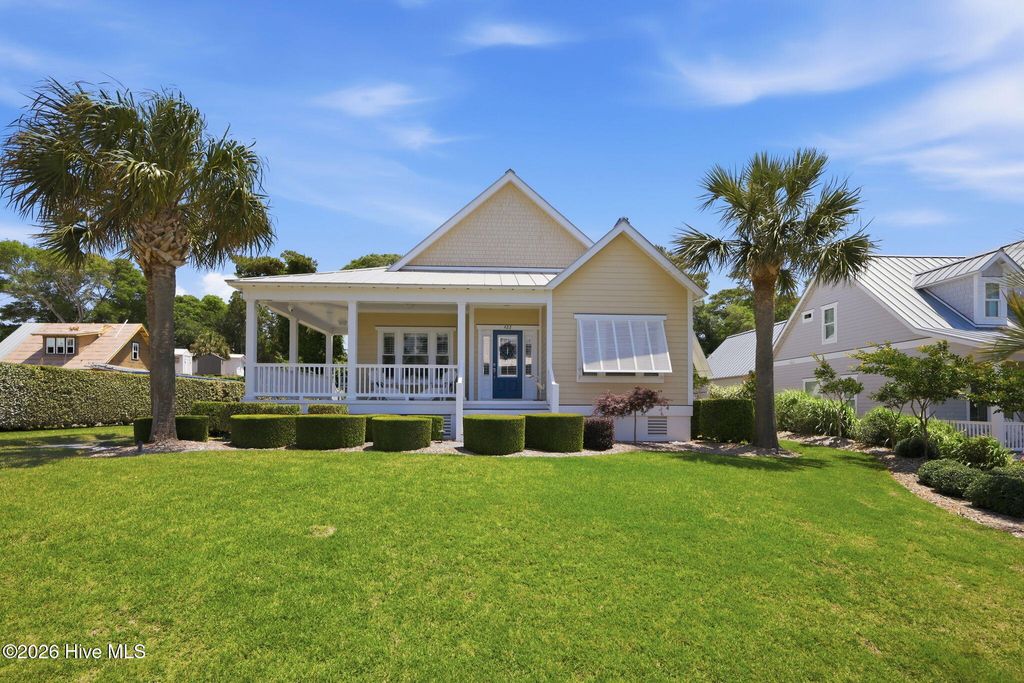 Photo of 422 Sunrise Court, Emerald Isle, NC 28594 (MLS # 100568941)