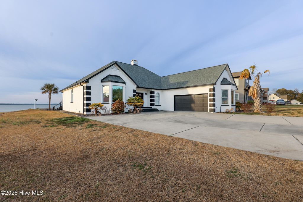 Photo of 128 Gemstone Drive, Sneads Ferry, NC 28460 (MLS # 100556044)