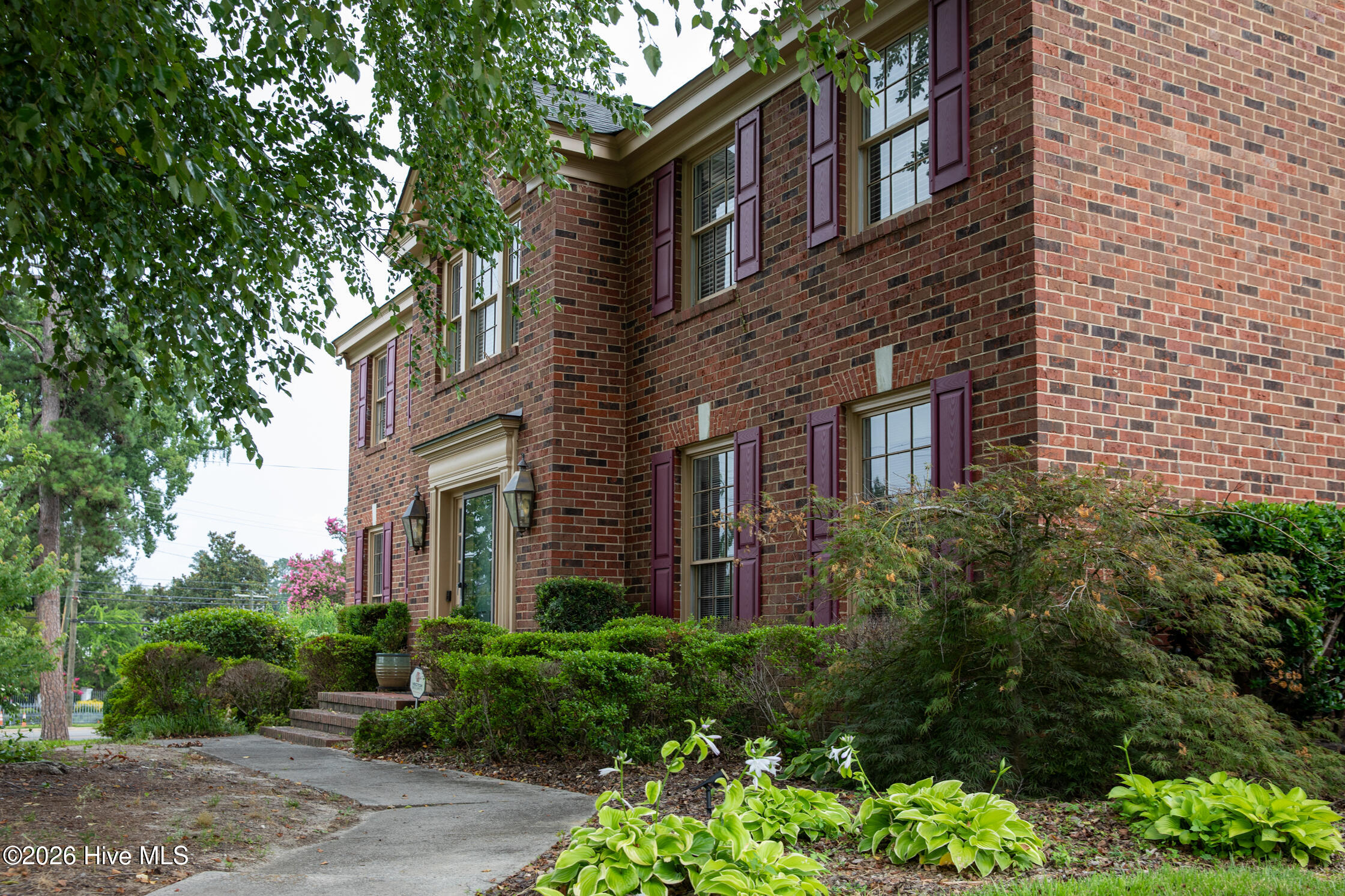 802 Carriage Court
