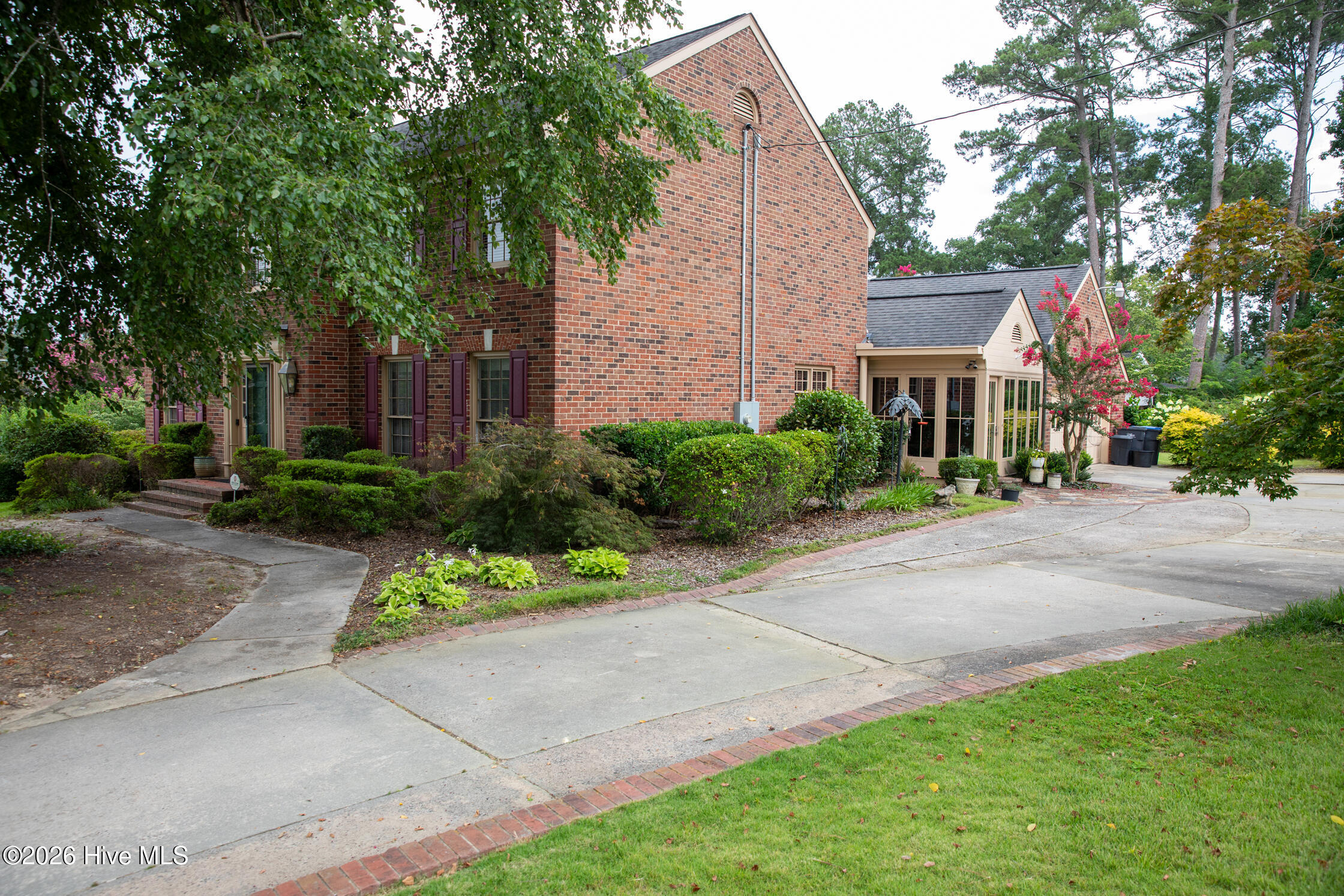 802 Carriage Court