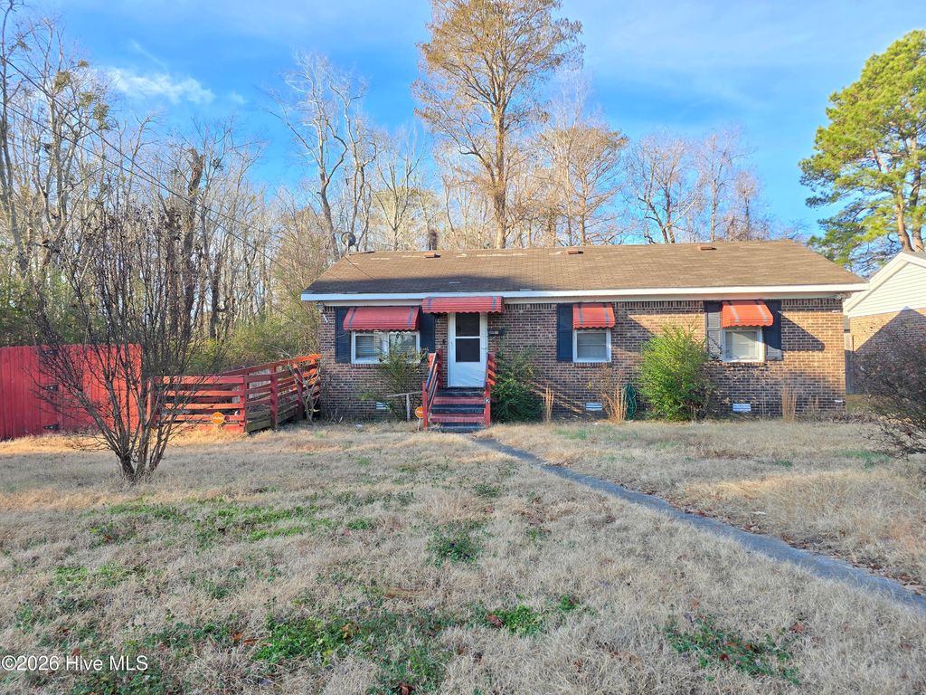Photo of 1215 Gosnold Avenue, Elizabeth City, NC 27909 (MLS # 100552439)