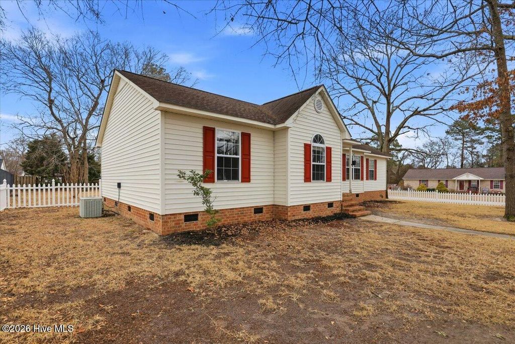 Photo of 2806 Cornell Court, La Grange, NC 28551 (MLS # 100554576)