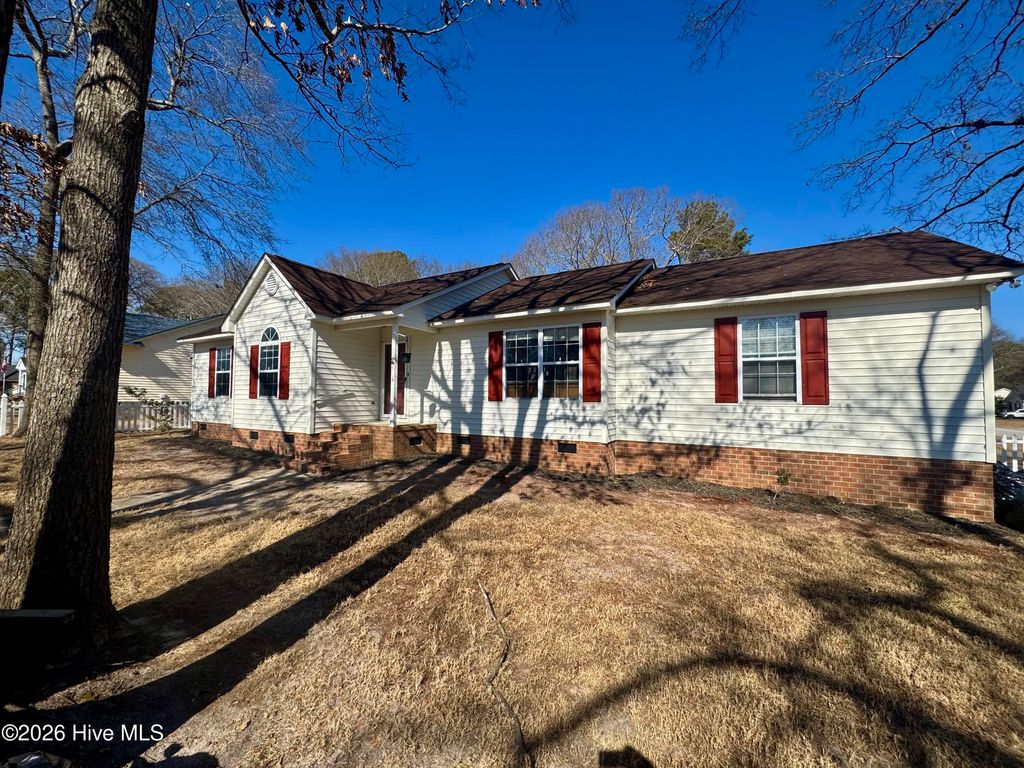 Photo of 2806 Cornell Court, La Grange, NC 28551 (MLS # 100554576)