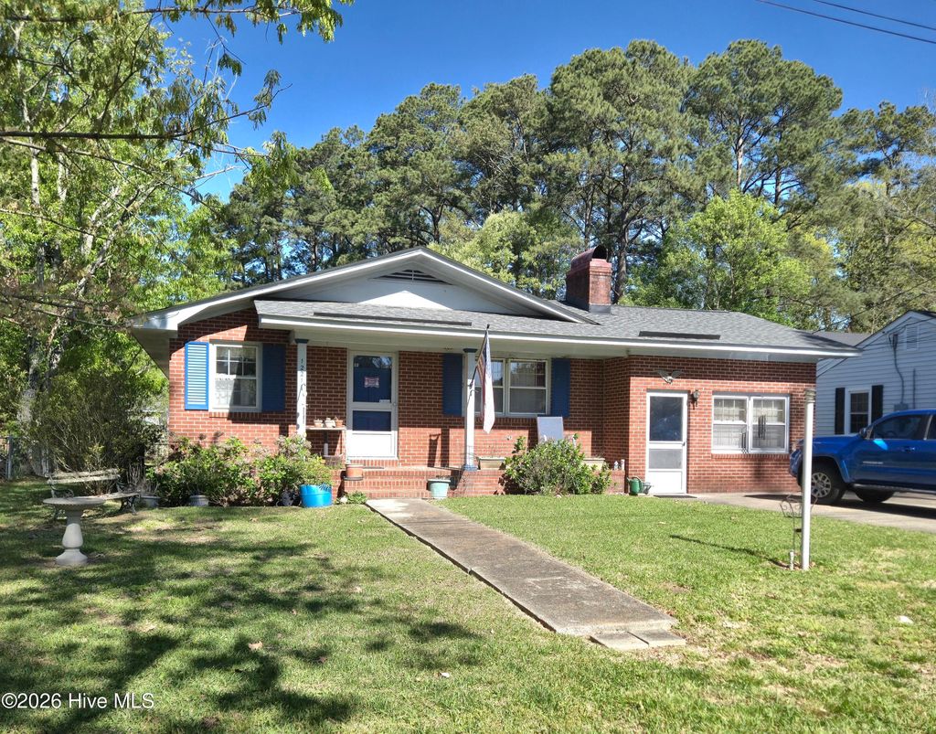 Photo of 1221 Crescent Drive, Elizabeth City, NC 27909 (MLS # 100567856)