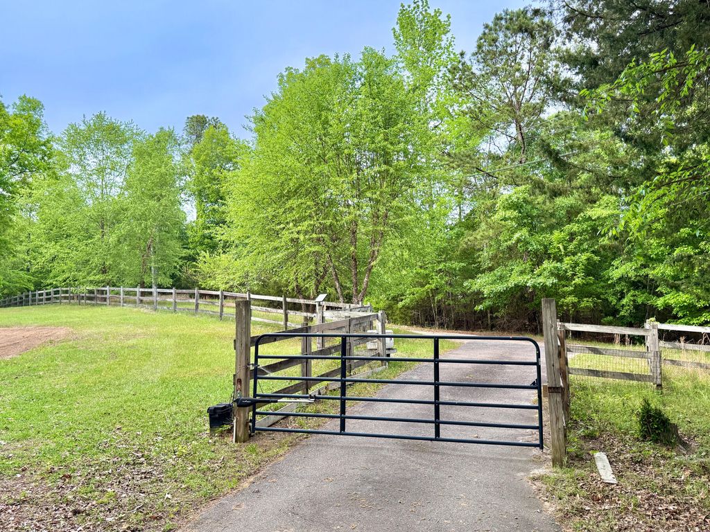Photo of 2427 Louisville Road, Appling, GA 30802 (MLS # 555115)