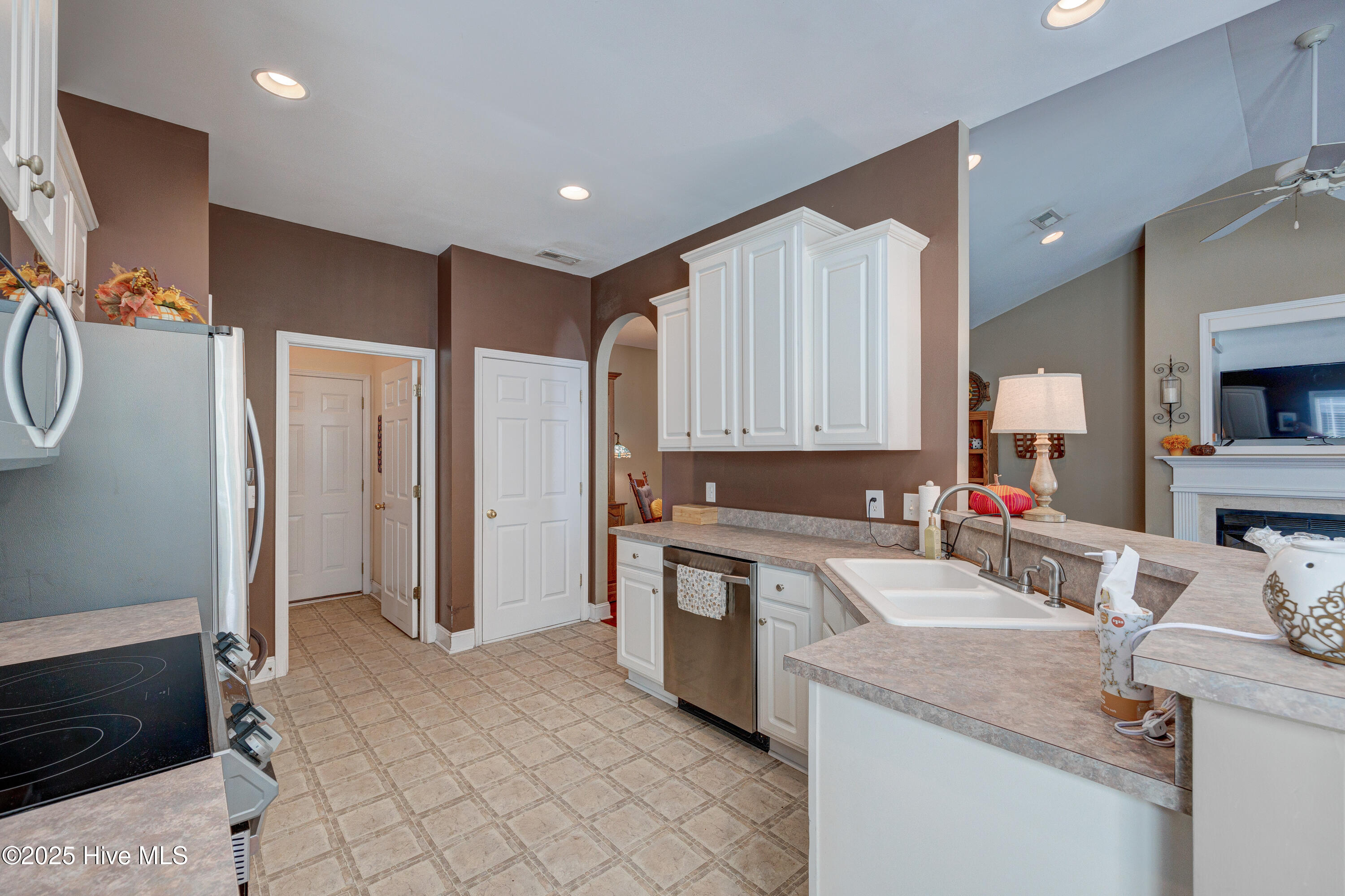 Hampstead, North Carolina 28443, United States, 3 Bedrooms Bedrooms, ,2 BathroomsBathrooms,Residential,Pending,255713