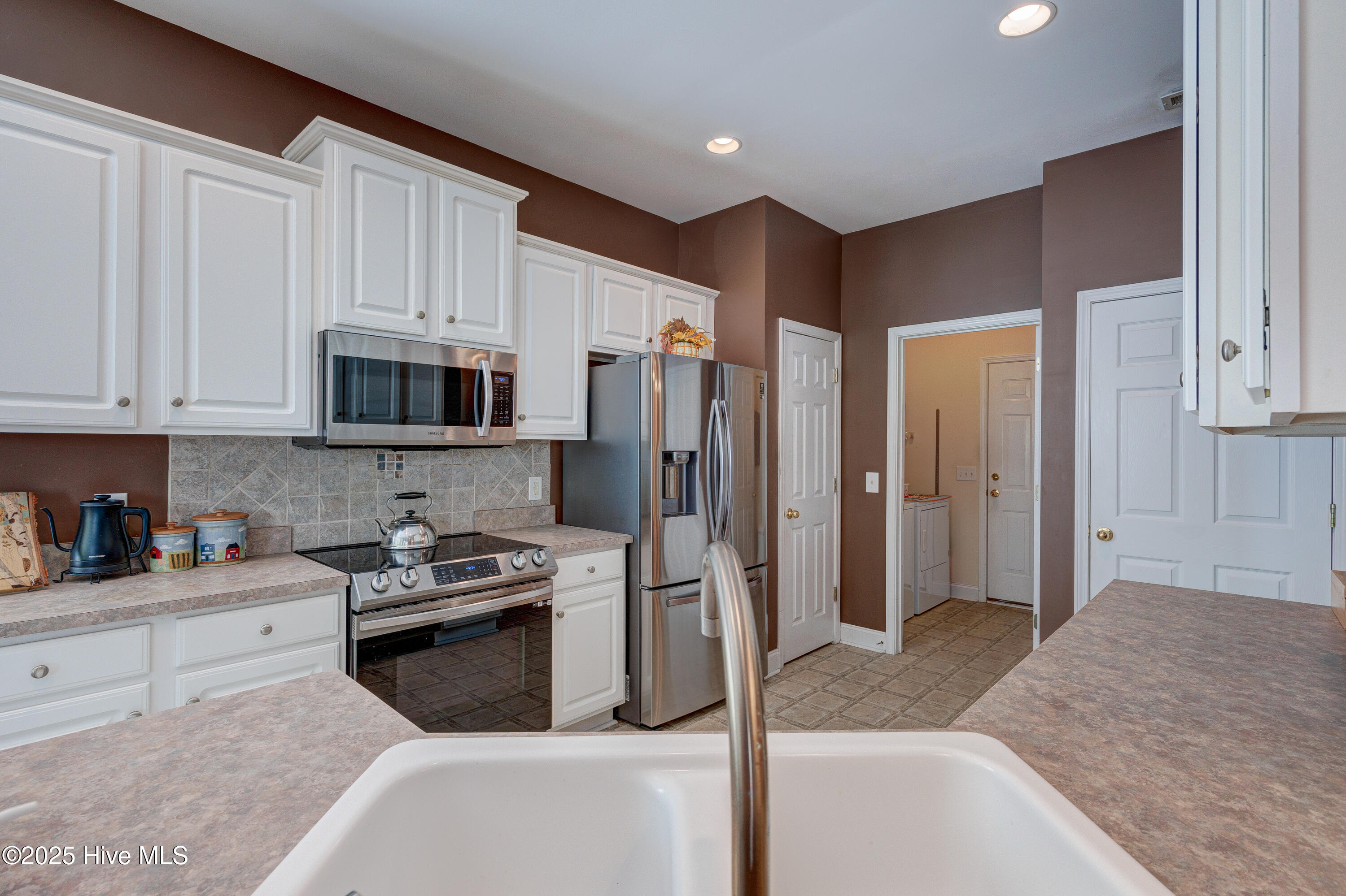 Hampstead, North Carolina 28443, United States, 3 Bedrooms Bedrooms, ,2 BathroomsBathrooms,Residential,Pending,255713