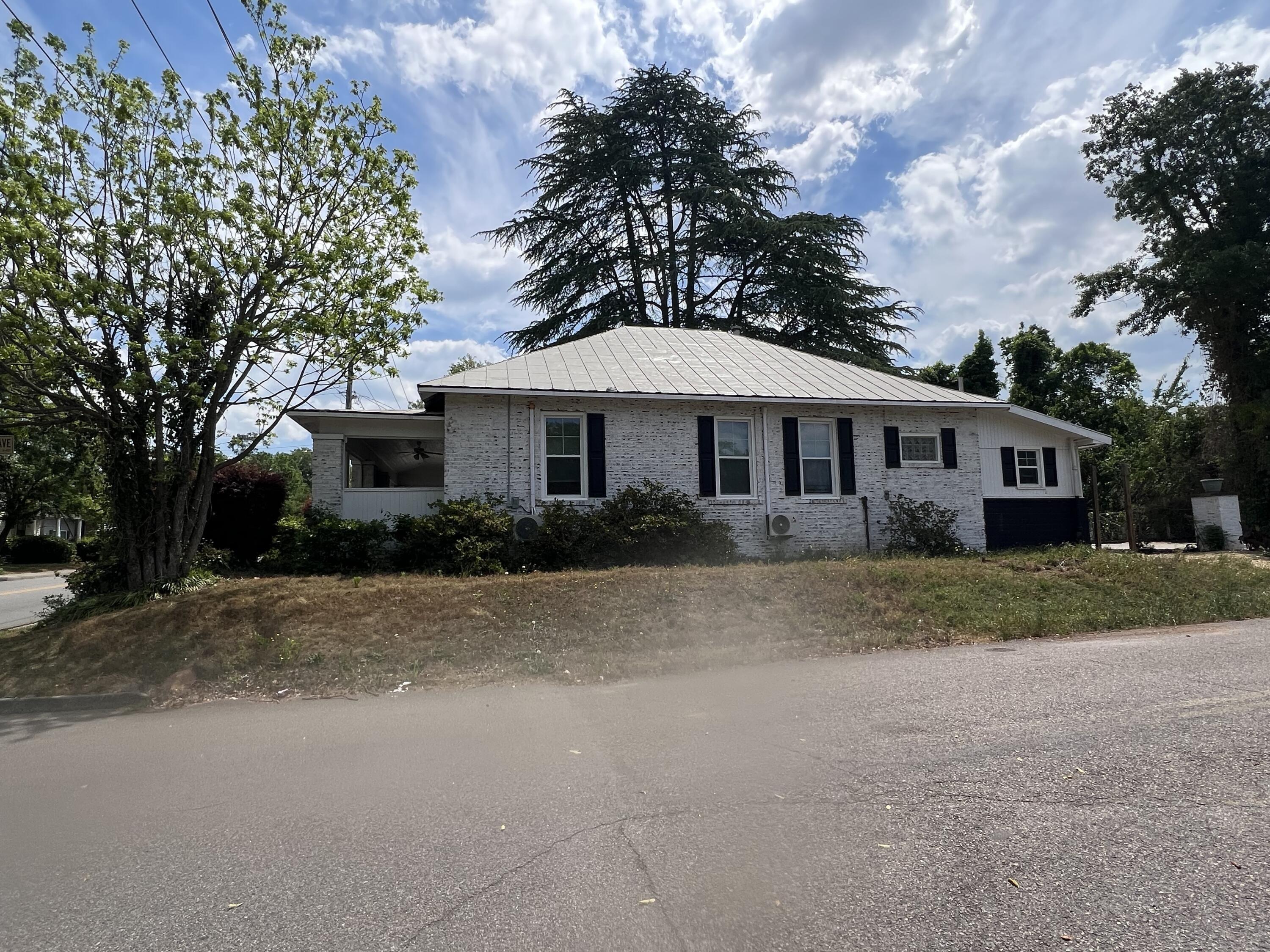 214 W Buena Vista Avenue