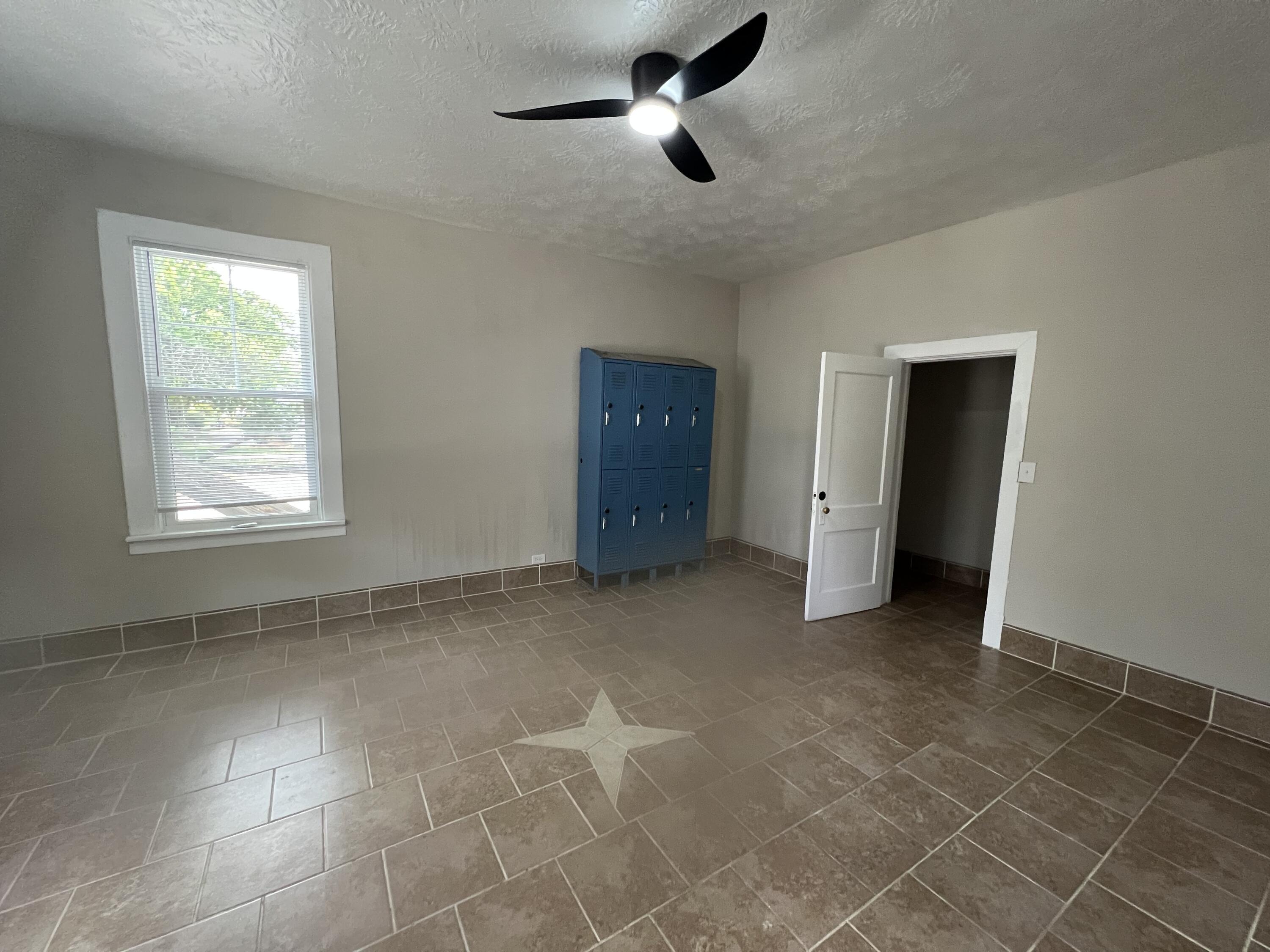 214 W Buena Vista Avenue