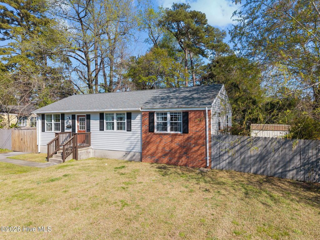 Photo of 720 Barn Street, Jacksonville, NC 28540 (MLS # 100565303)