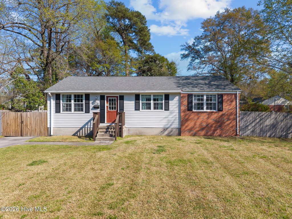 Photo of 720 Barn Street, Jacksonville, NC 28540 (MLS # 100565303)