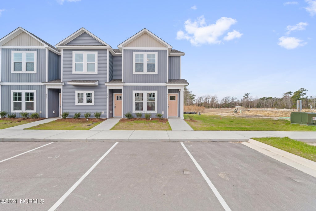 Photo of 611 Jacks Crossing Drive, Hubert, NC 28539 (MLS # 100580945)