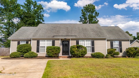 Homes For Sale - 2705 Tonya Court<br/> Winterville, NC 28590