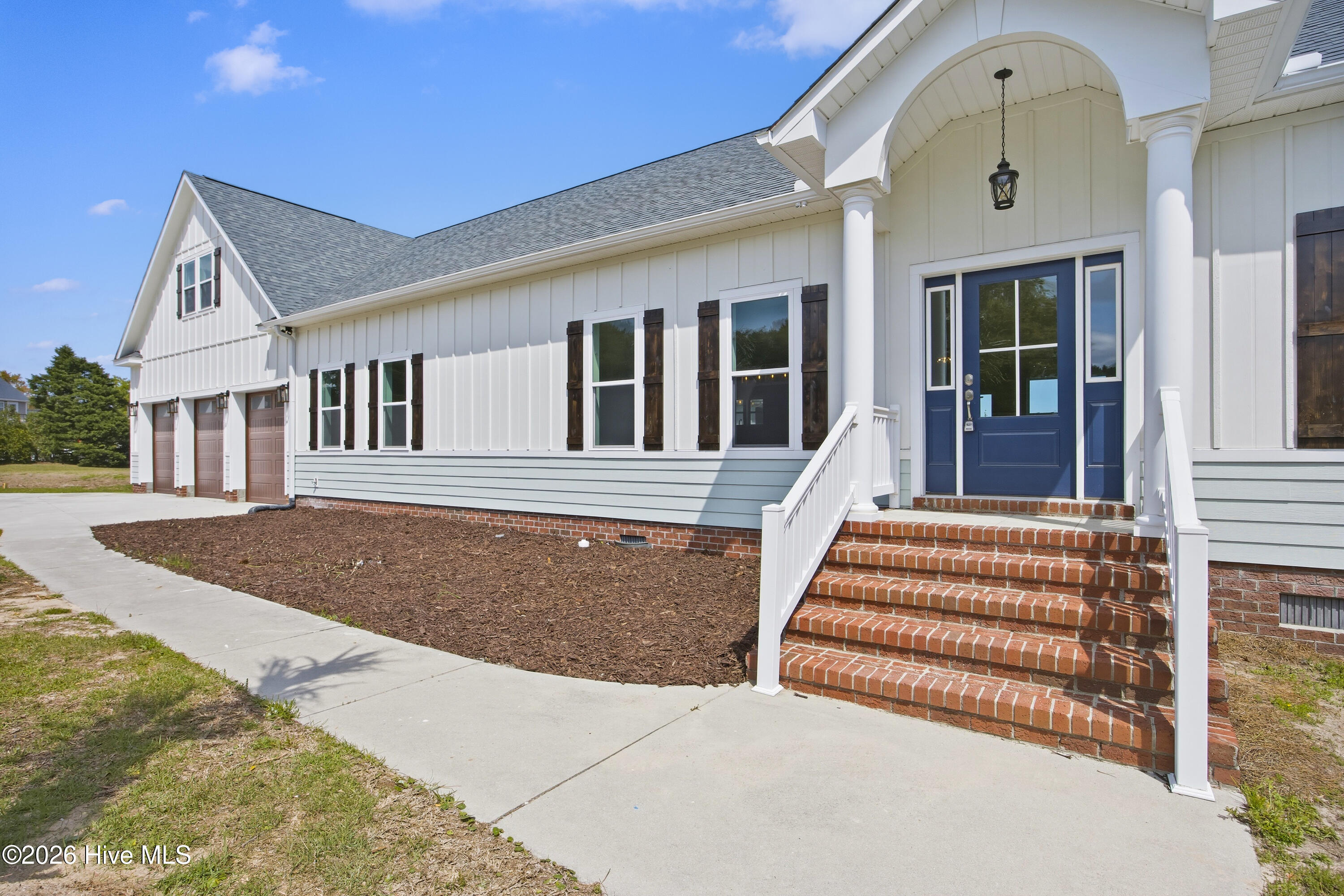 106 Elizabeth Way Court