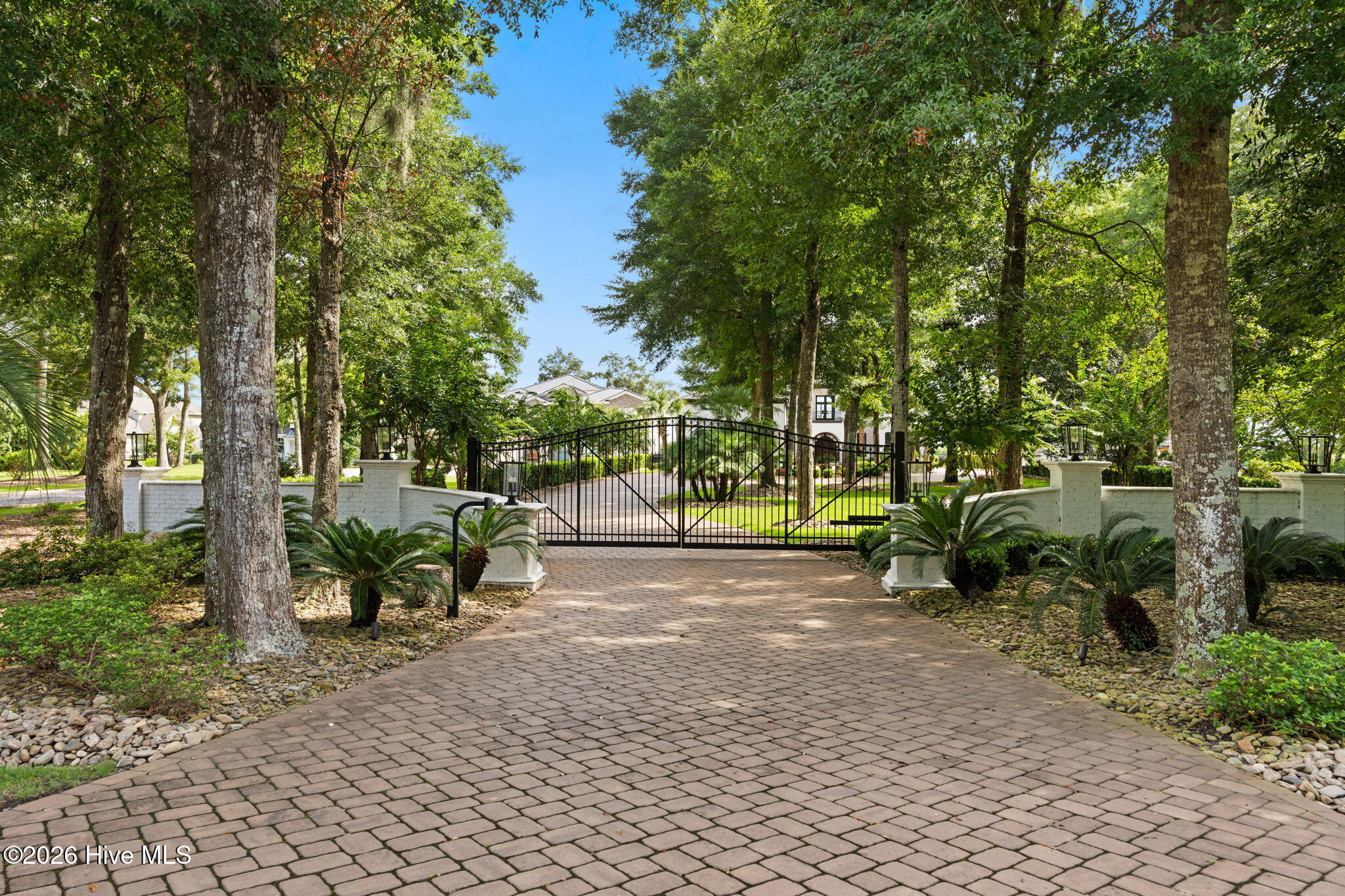 427 Shoreline Drive W