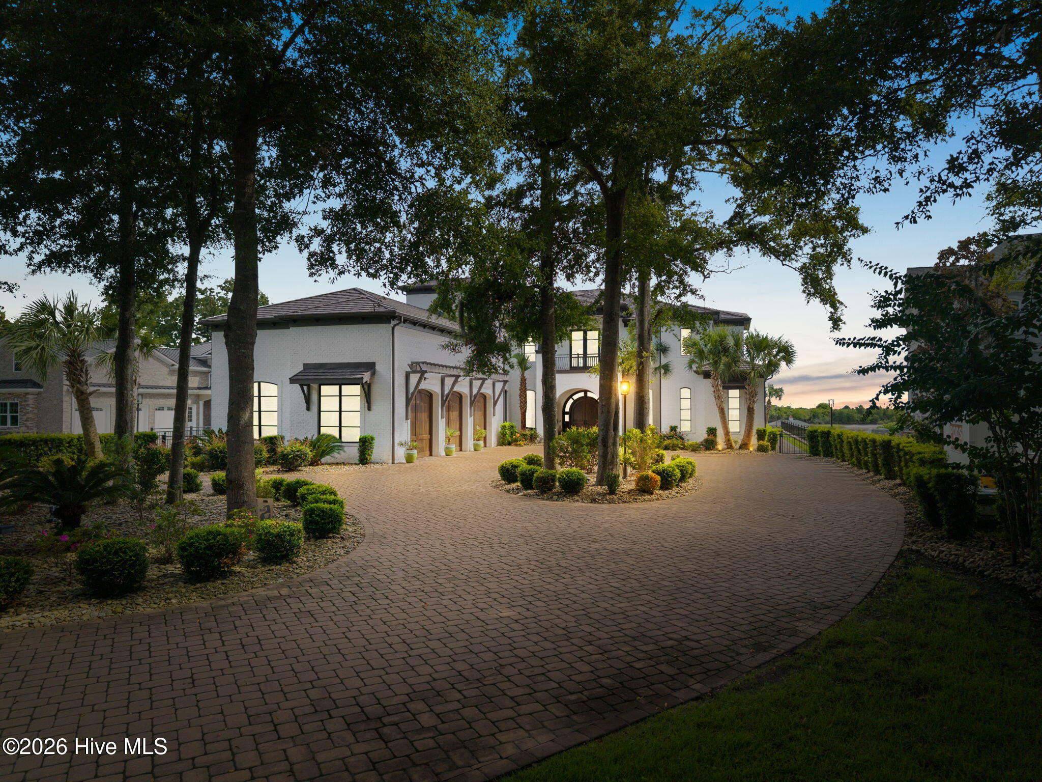 427 Shoreline Drive W