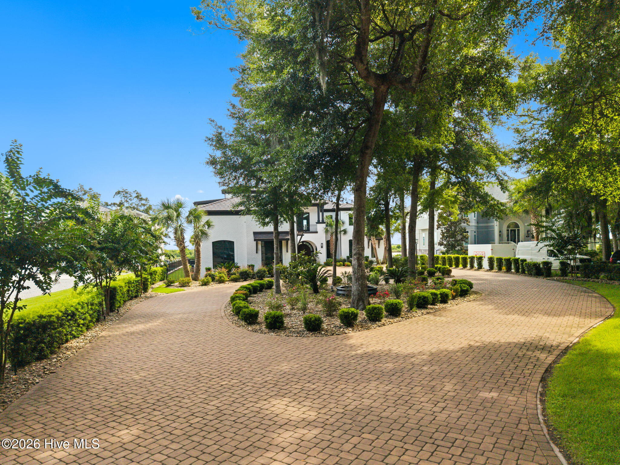 427 Shoreline Drive W