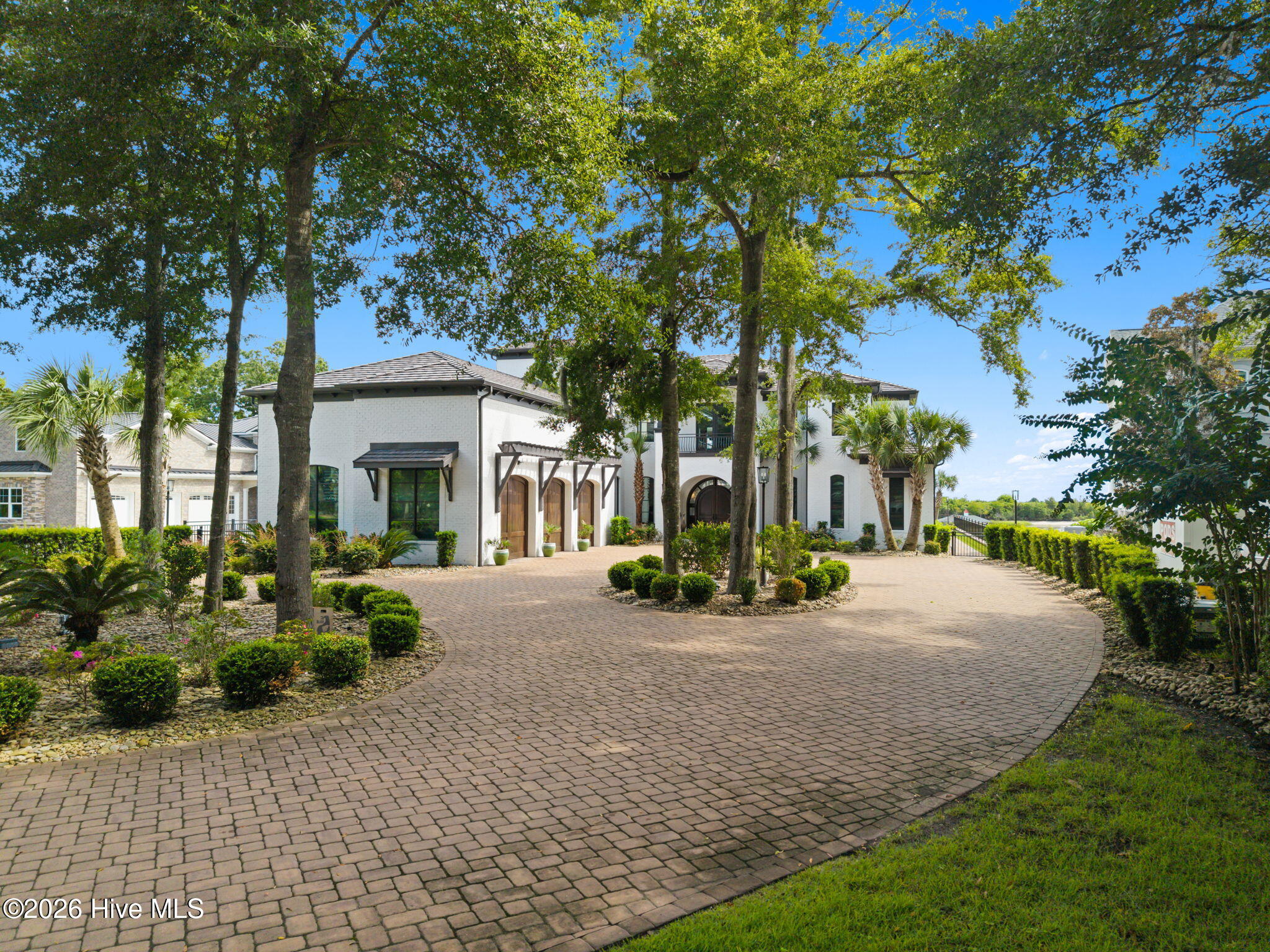 427 Shoreline Drive W